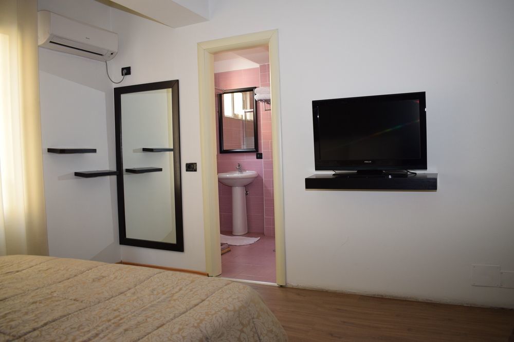 Royal Vila Hotel 地拉那 外观 照片