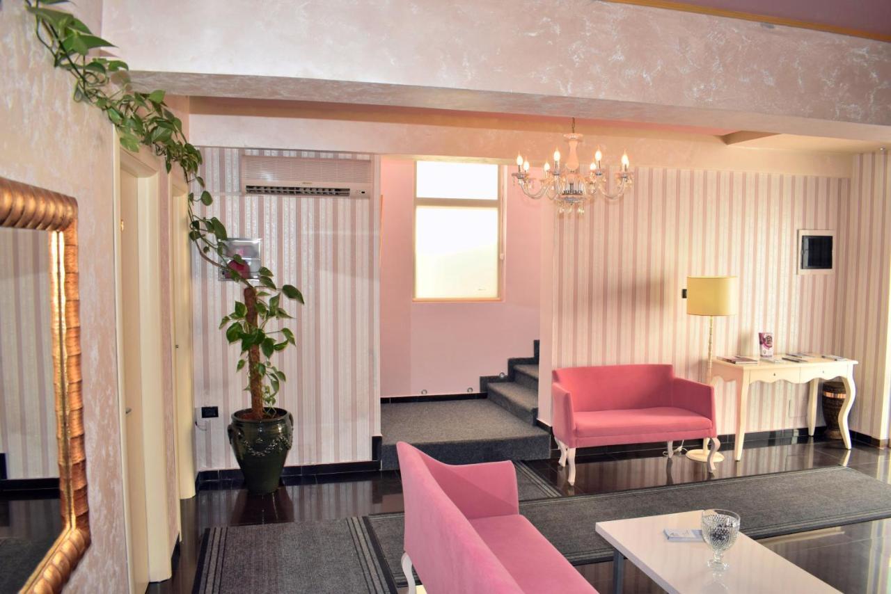 Royal Vila Hotel 地拉那 外观 照片