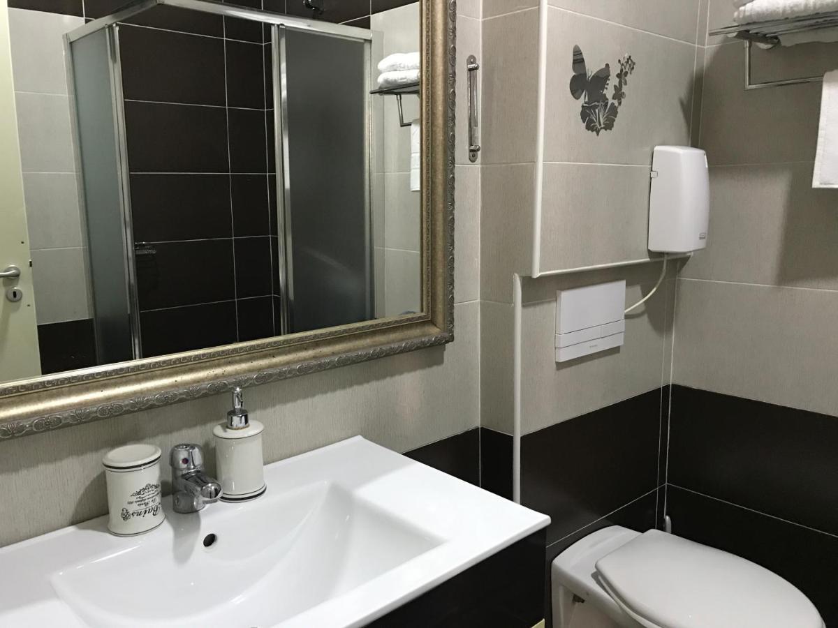Royal Vila Hotel 地拉那 外观 照片