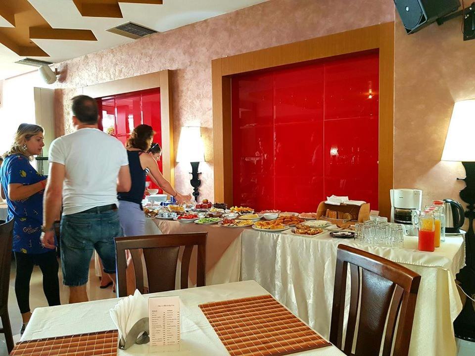 Royal Vila Hotel 地拉那 外观 照片